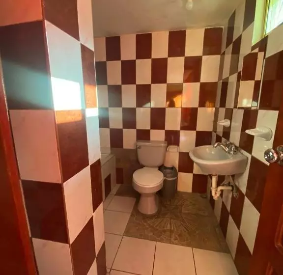 هاستل Hostal Maria Mercedes