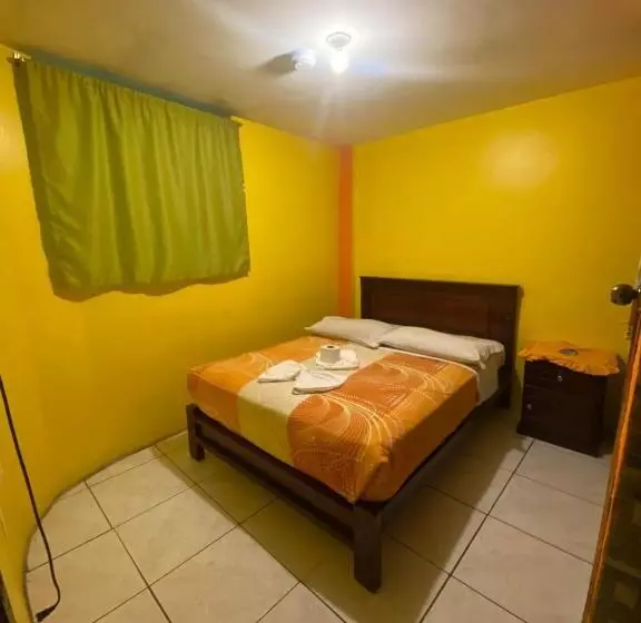 هاستل Hostal Maria Mercedes