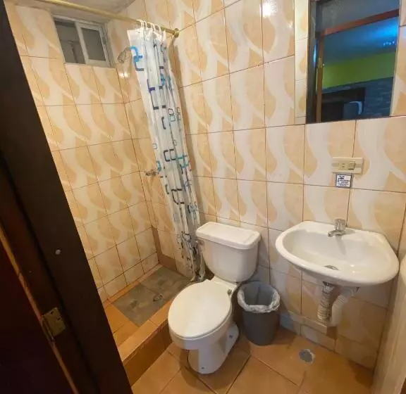 هاستل Hostal Maria Mercedes
