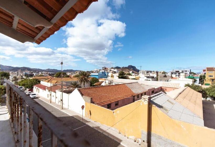 تختخواب و صبحانه Maya Apartments