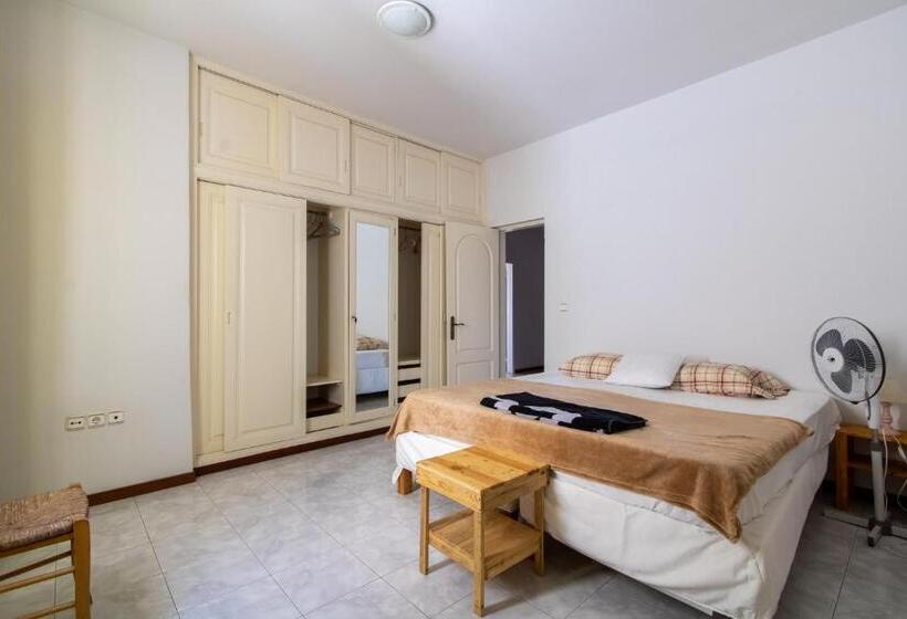 تختخواب و صبحانه Maya Apartments