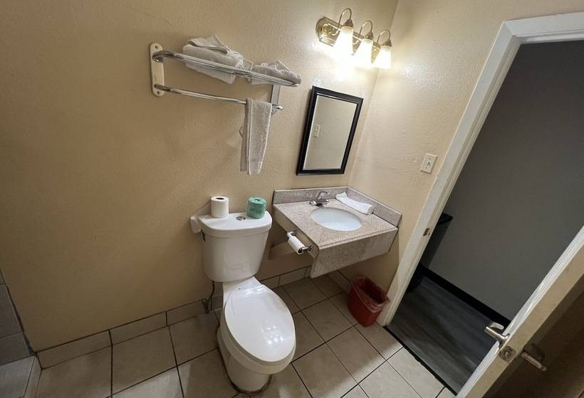 Отель Country Inn Giddings