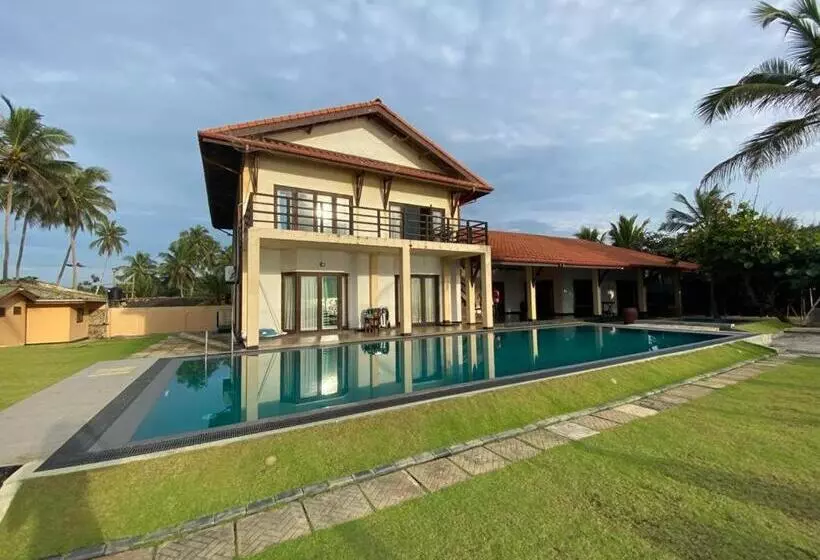 ホテル Reef Bungalow