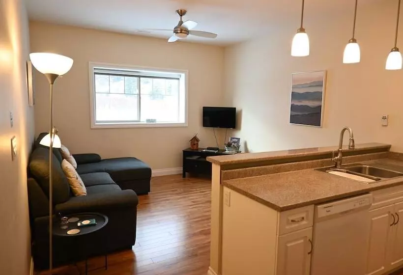 Hotelli Tree To Me Inn