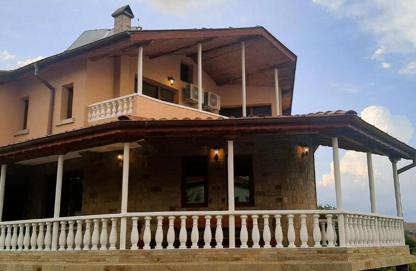 Majatalo къща за гости костови