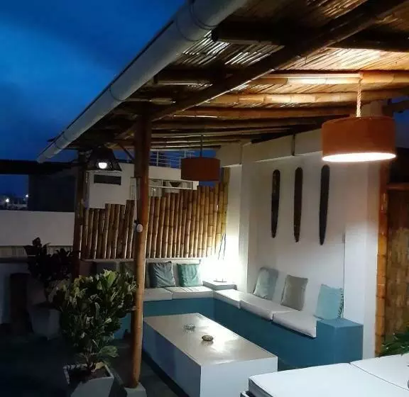 Majatalo Casa Blanca Beach House   Punta Hermosa   Perú