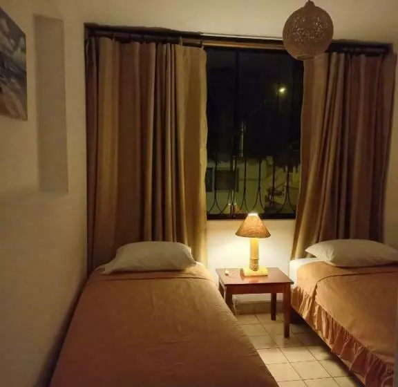 Majatalo Casa Blanca Beach House   Punta Hermosa   Perú