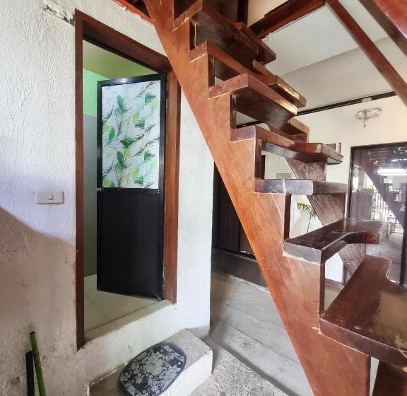 تختخواب و صبحانه Flo Island Home