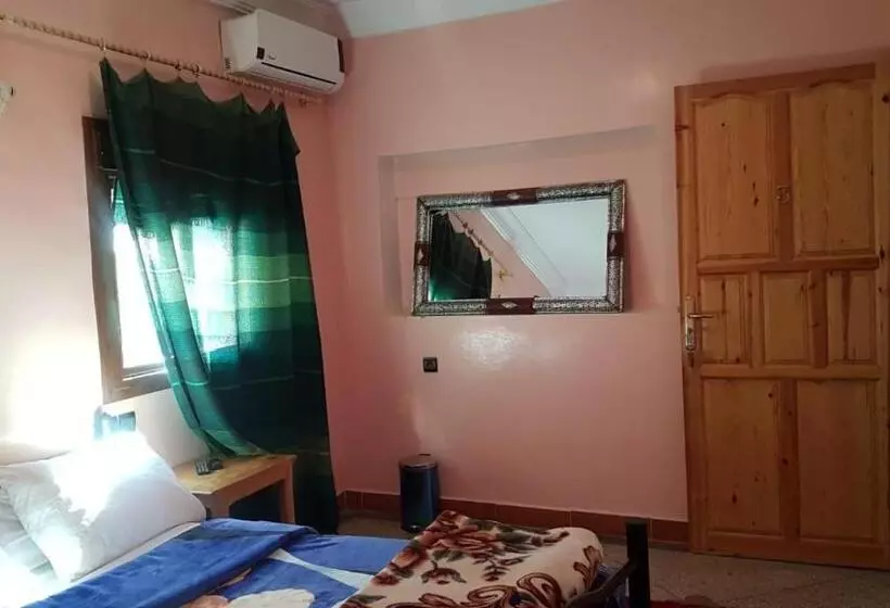 Hotelli Hôtel Restaurant Bougafer