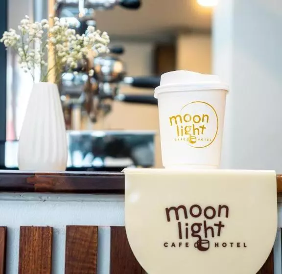 Hotelli Moonlight Cafe And