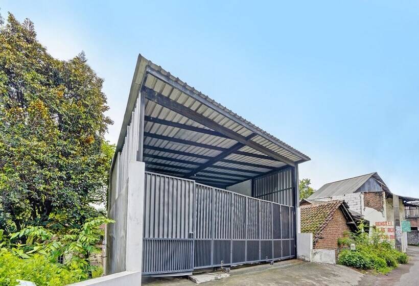 Otel Spot On 91947 Kost Barokah Syariah