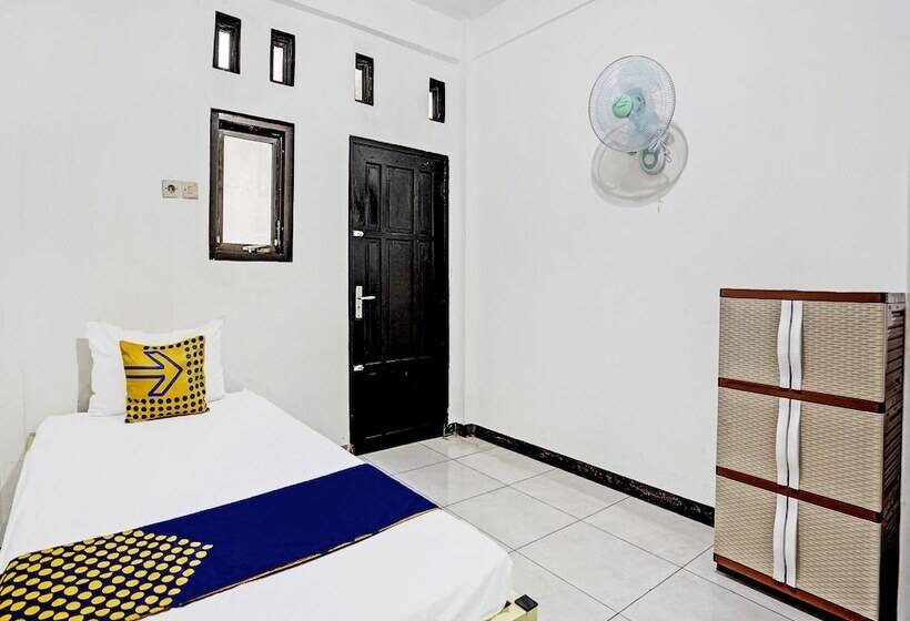 Otel Spot On 91947 Kost Barokah Syariah