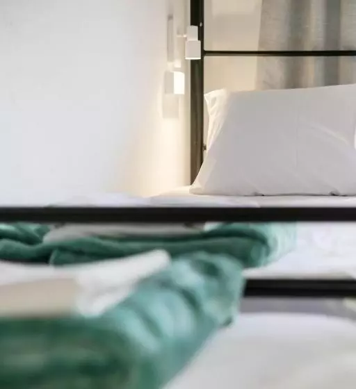 Abode Mooloolaba, Backpackers & Motel Rooms