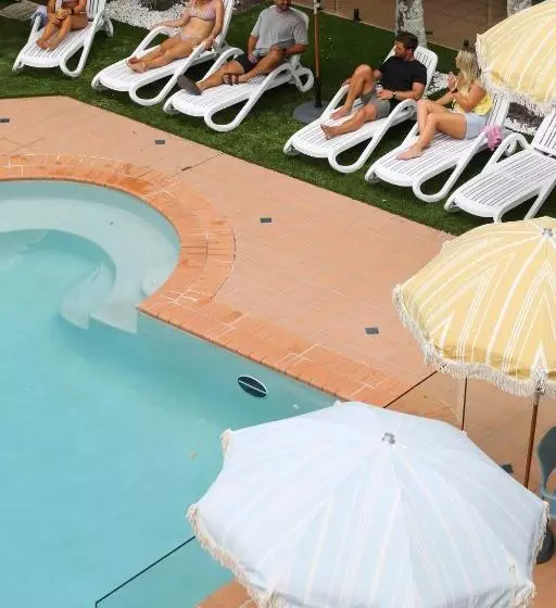 Abode Mooloolaba, Backpackers & Motel Rooms