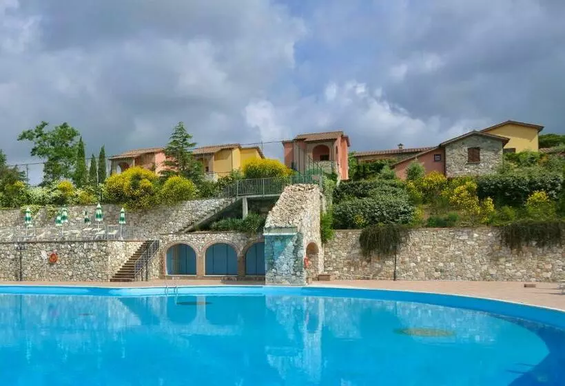 Apartments In Residence With Swimming Pool In Riparbella