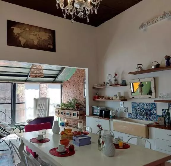 تختخواب و صبحانه Aristobulo