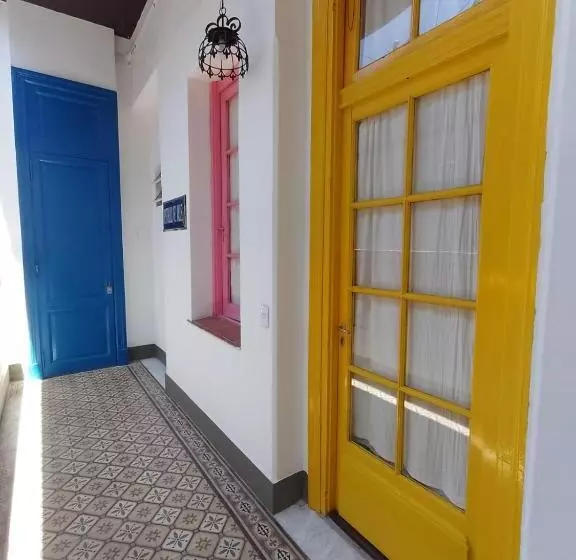 تختخواب و صبحانه Aristobulo