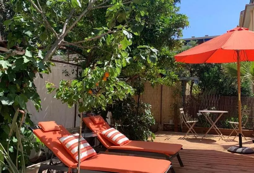 تختخواب و صبحانه La Villa Des Amandiers