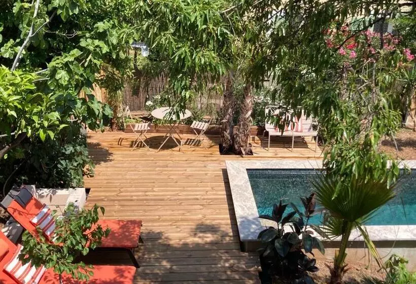 تختخواب و صبحانه La Villa Des Amandiers
