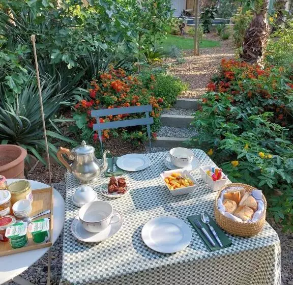 تختخواب و صبحانه La Villa Des Amandiers