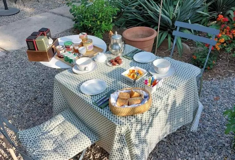 تختخواب و صبحانه La Villa Des Amandiers