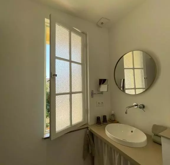 تختخواب و صبحانه La Villa Des Amandiers