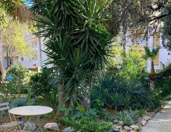 تختخواب و صبحانه La Villa Des Amandiers