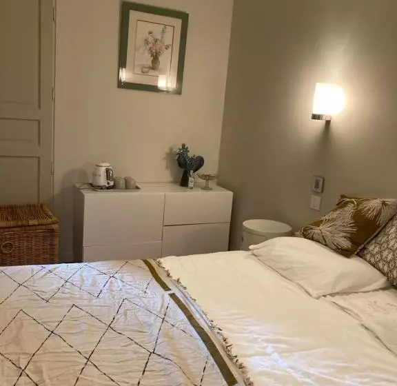 تختخواب و صبحانه La Villa Des Amandiers