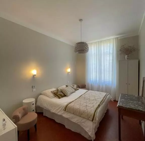 تختخواب و صبحانه La Villa Des Amandiers