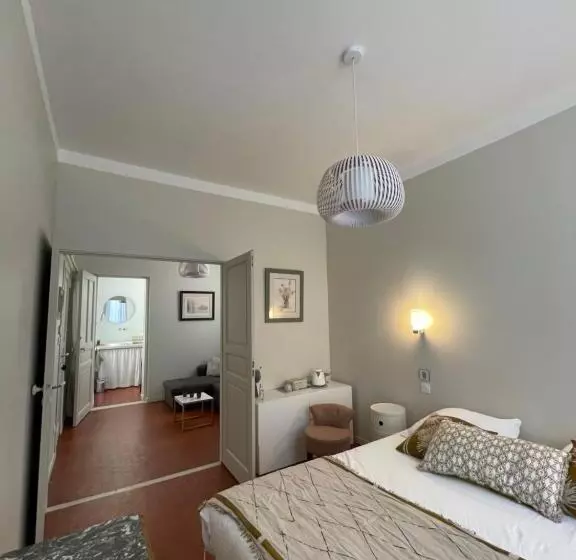 تختخواب و صبحانه La Villa Des Amandiers