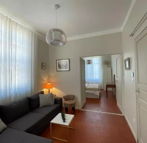 تختخواب و صبحانه La Villa Des Amandiers