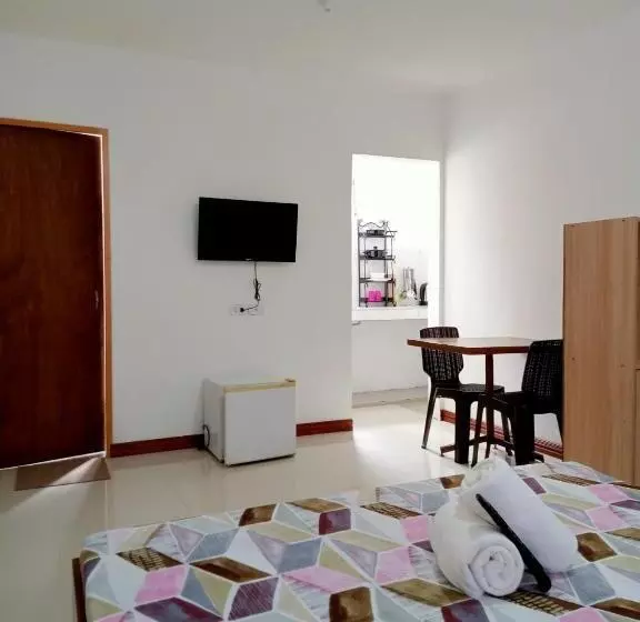 ホテル __aplaridel Inn Suites__