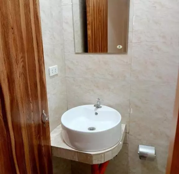 ホテル __aplaridel Inn Suites__