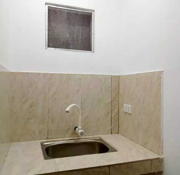 ホテル __aplaridel Inn Suites__