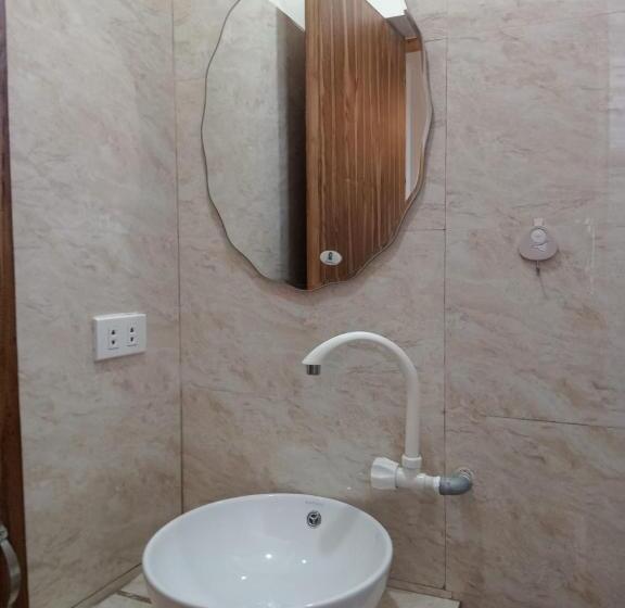 호텔 __aplaridel Inn Suites__