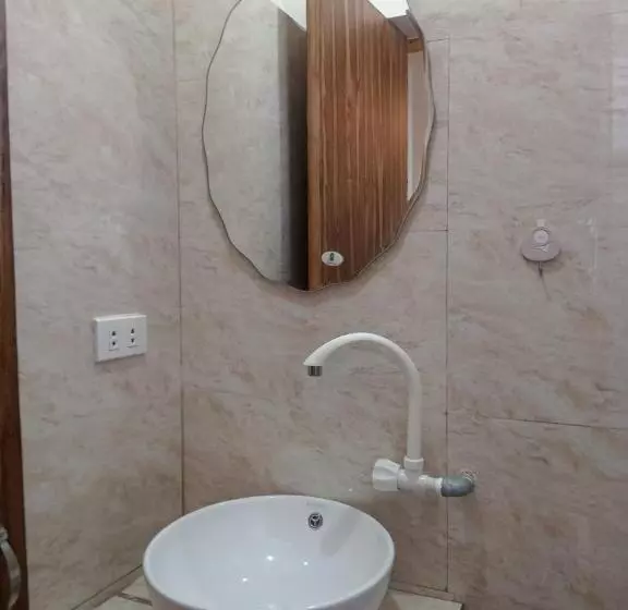 ホテル __aplaridel Inn Suites__