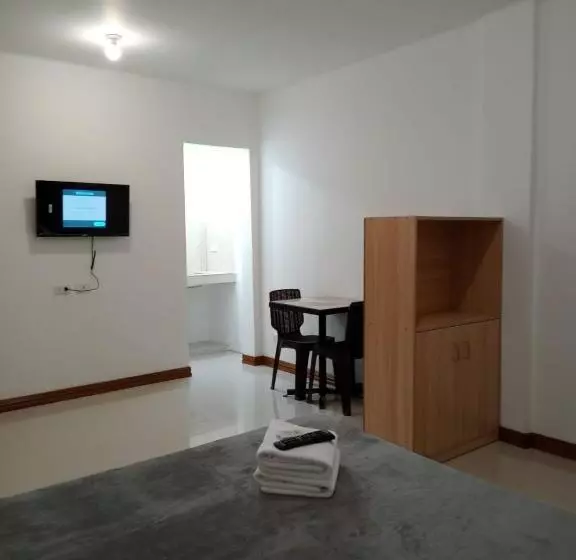 ホテル __aplaridel Inn Suites__
