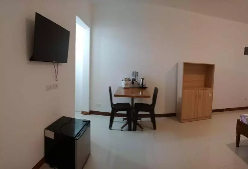 ホテル __aplaridel Inn Suites__