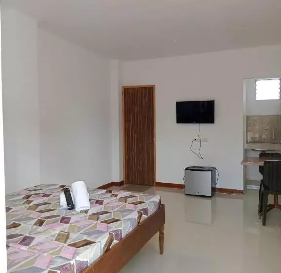 ホテル __aplaridel Inn Suites__