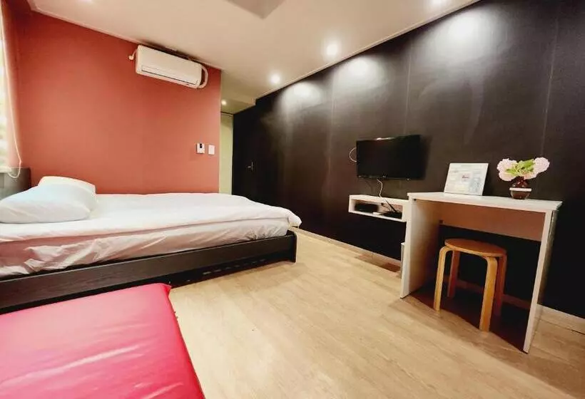 هتل Olive Hostel R