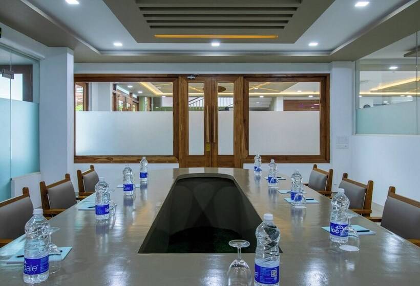 בית מלון כפרי Treebo Trend Chembra Residency