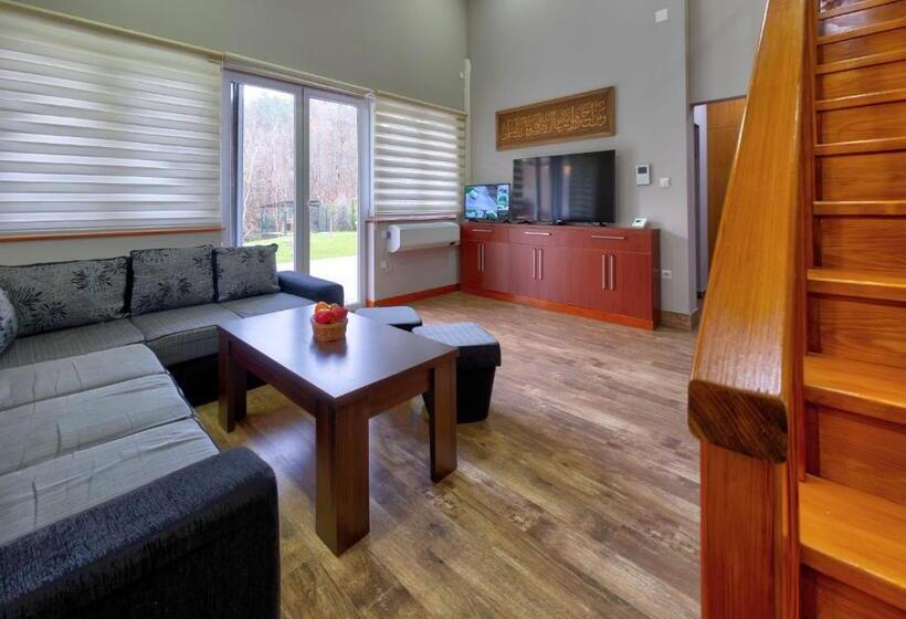 استراحتگاه Forest Lodges