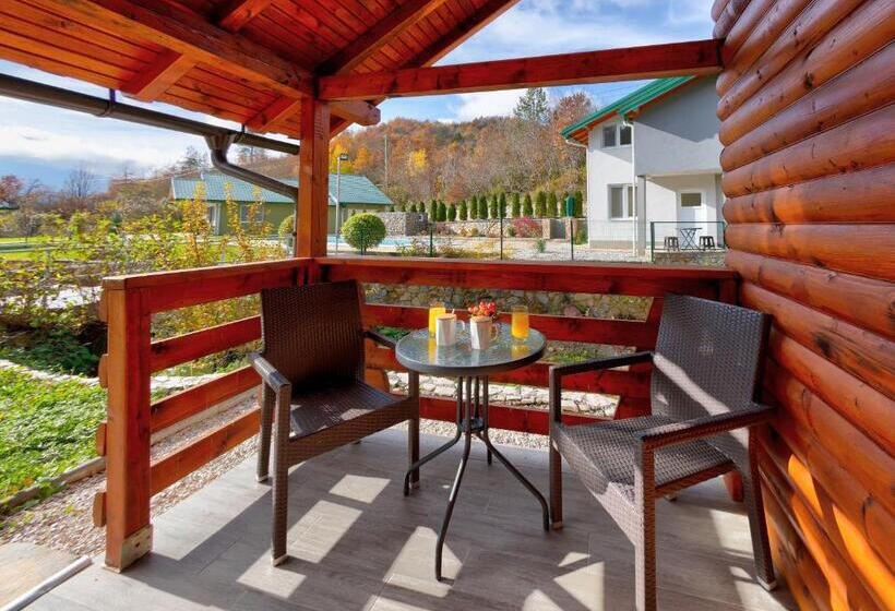 استراحتگاه Forest Lodges