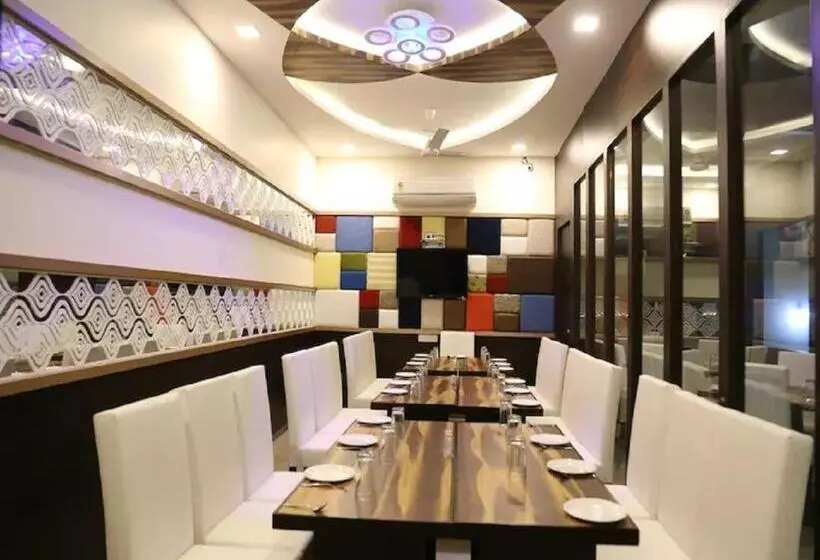 Hotel Gopal, Khargone
