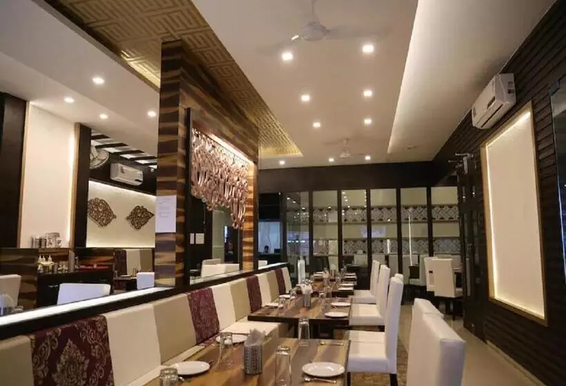 Hotel Gopal, Khargone