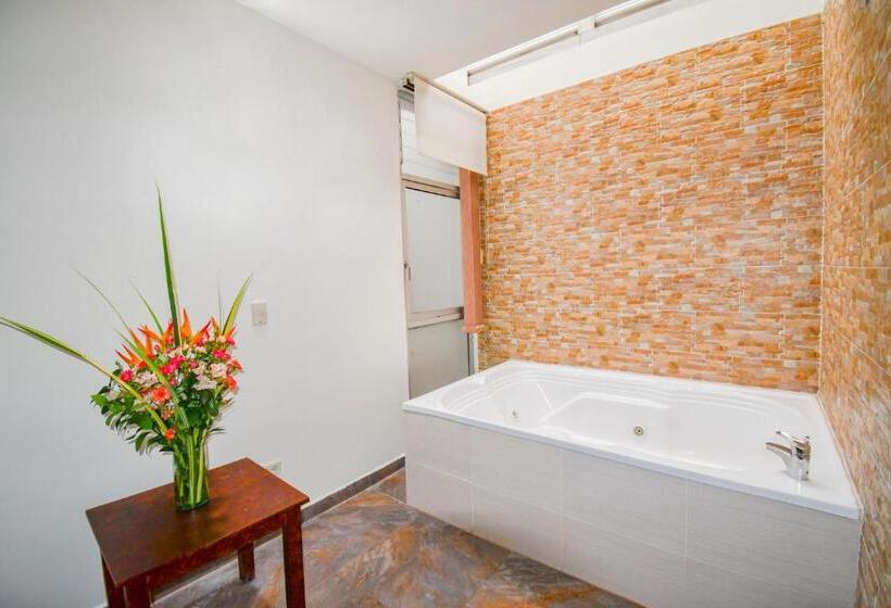 Hotel Monarca Armenia