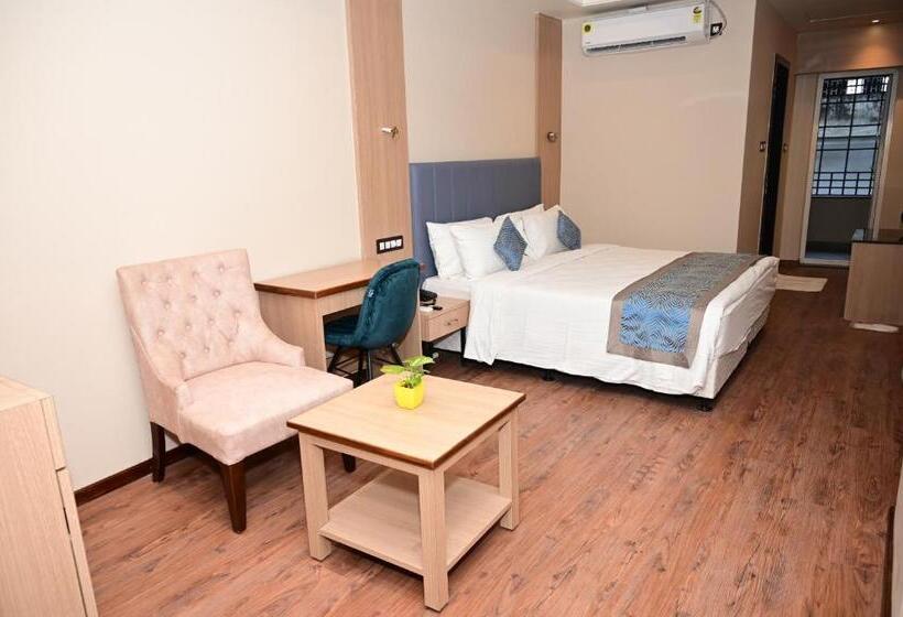 호텔 Pipul Padmaja Pride