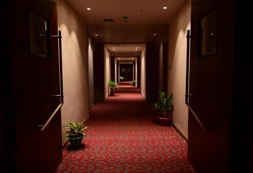 Hotel Pipul Padmaja Pride