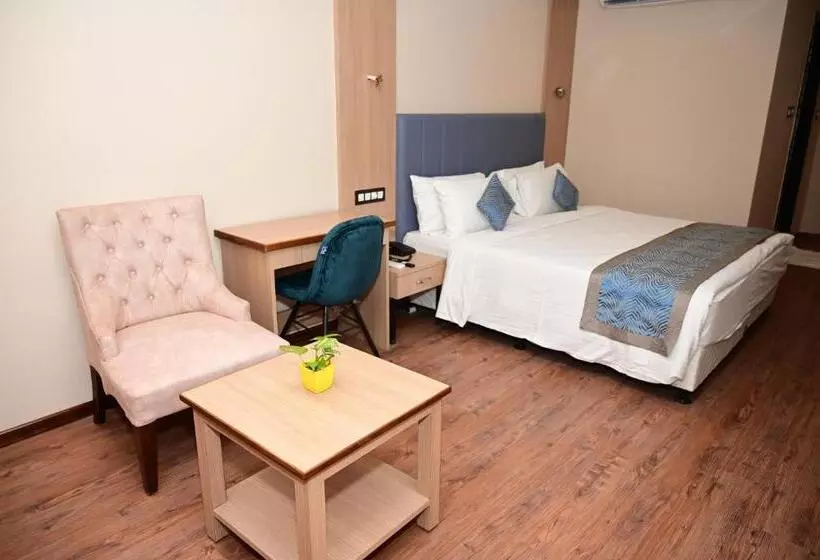 Hotelli Pipul Padmaja Pride