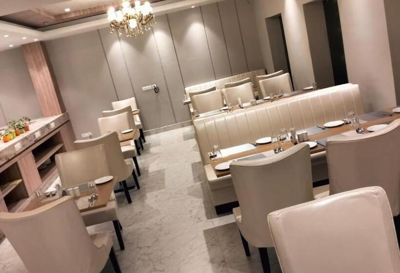 Hotel Pipul Padmaja Pride